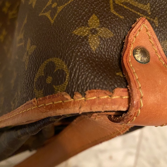 Authentic Louis Vuitton Saumur 2 sided crossbody. - Picture 13 of 14